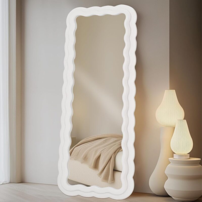 LunaMirror Miroir intégral avec pied et cadre ondulé – Miroir mural incliné pour chambre à coucher et hall d’entrée, 160 x 60 cm – Ivoire · Miroir Ultrafragola: une icône des années 70 et 5 dupes dès 89 €