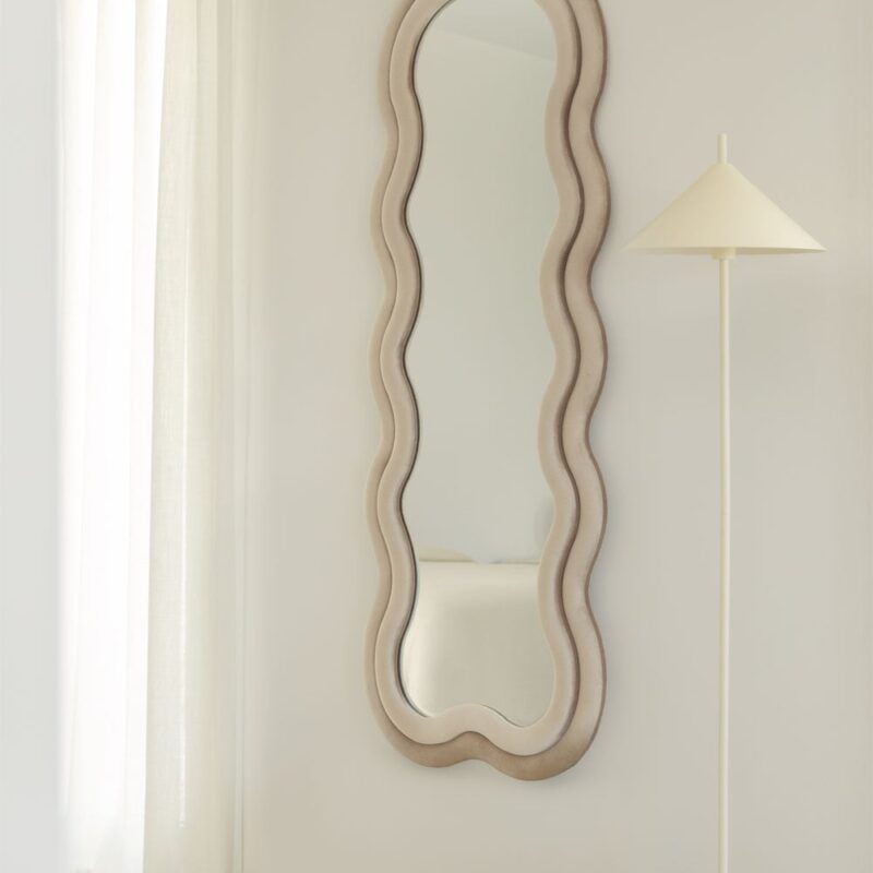 Sklum FR Miroir mural irrégulier 60×160 cm tapissé Evelyn · Miroir Ultrafragola: une icône des années 70 et 5 dupes dès 89 €