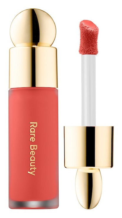 RARE BEAUTY Blush liquide · Joy